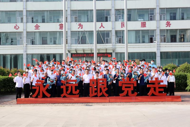 河南省一順?biāo)帢I(yè)舉行慰問公司退伍軍人活動